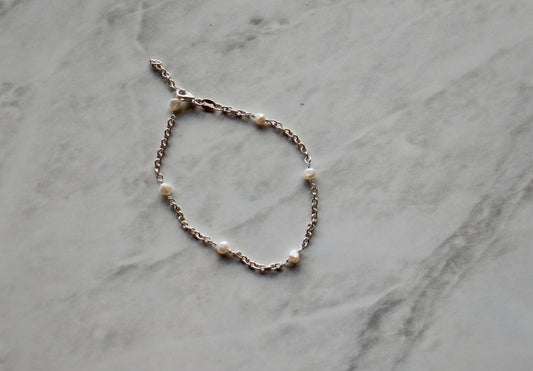 Daisy chain bracelet