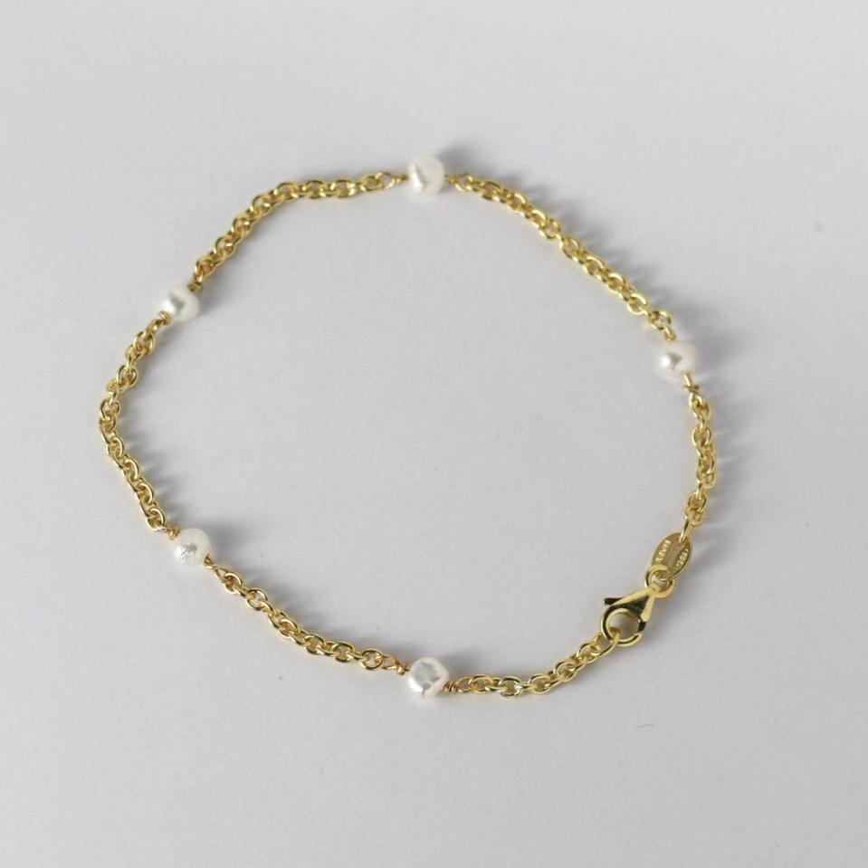 Daisy chain bracelet